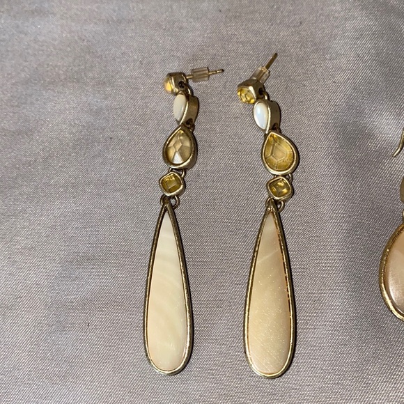 2 pairs of Ivory crystal earrings - Picture 2 of 5